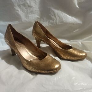 Bcbgeneration Shoes Bcbg Gumby Gold Pumps Heels Size 9